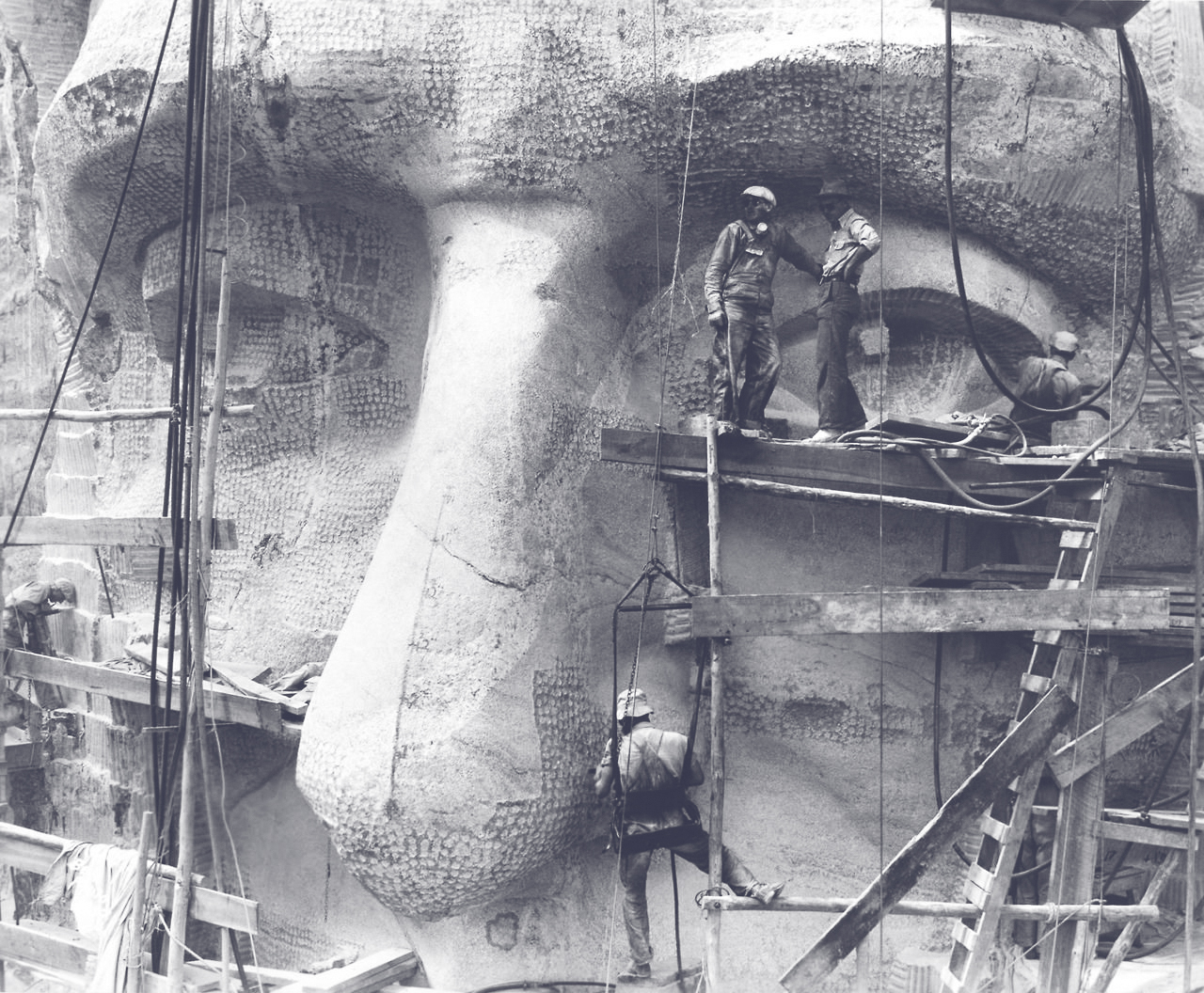 CONSTRUCTION-mt-rushmore-workers-scaffolding.jpg